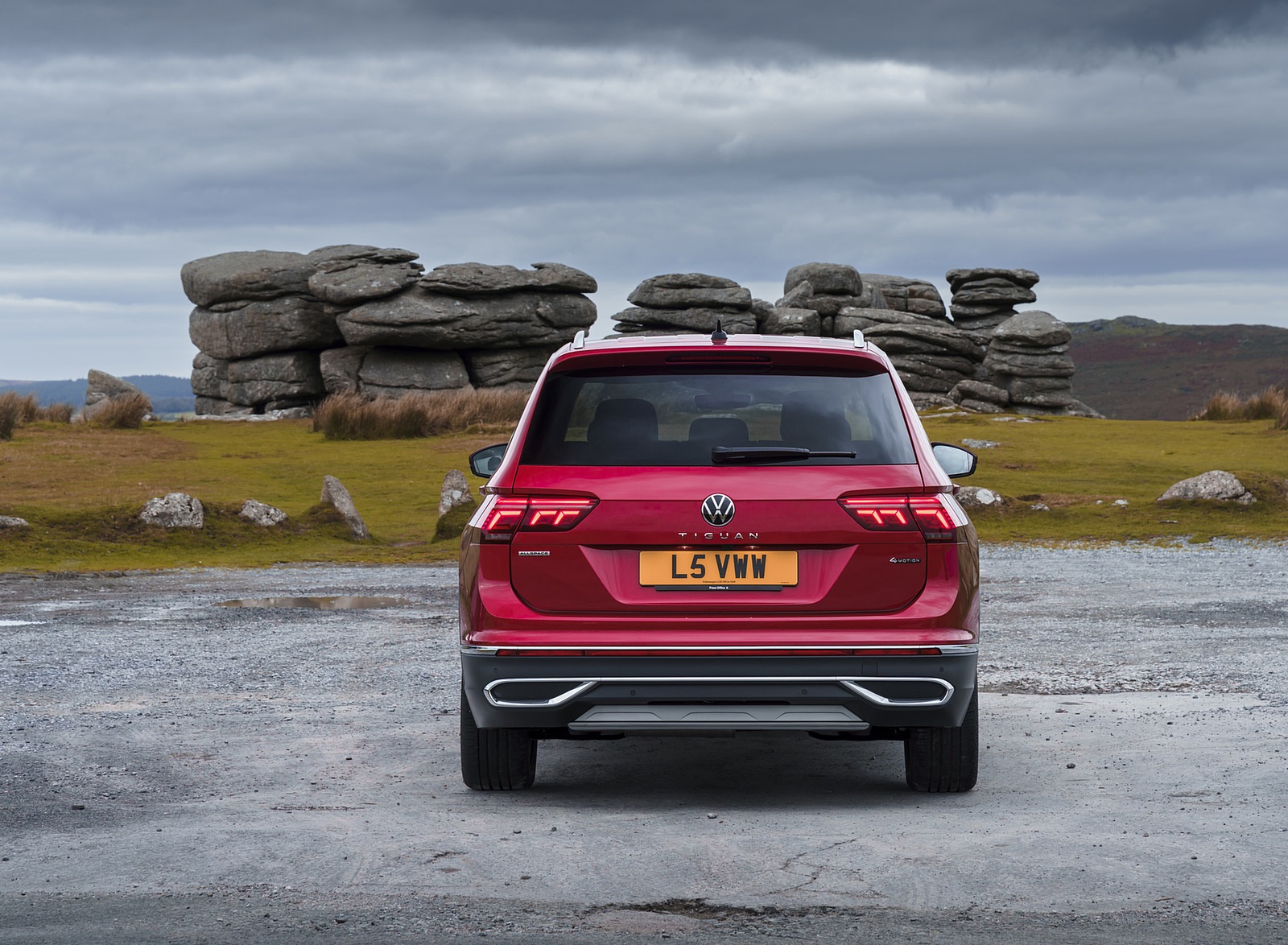 2022 Volkswagen Tiguan Allspace Elegance (UK-Spec) Rear Wallpapers (12)
