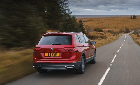 2022 Volkswagen Tiguan Allspace Elegance (UK-Spec) Rear Wallpapers 450x275 (4)