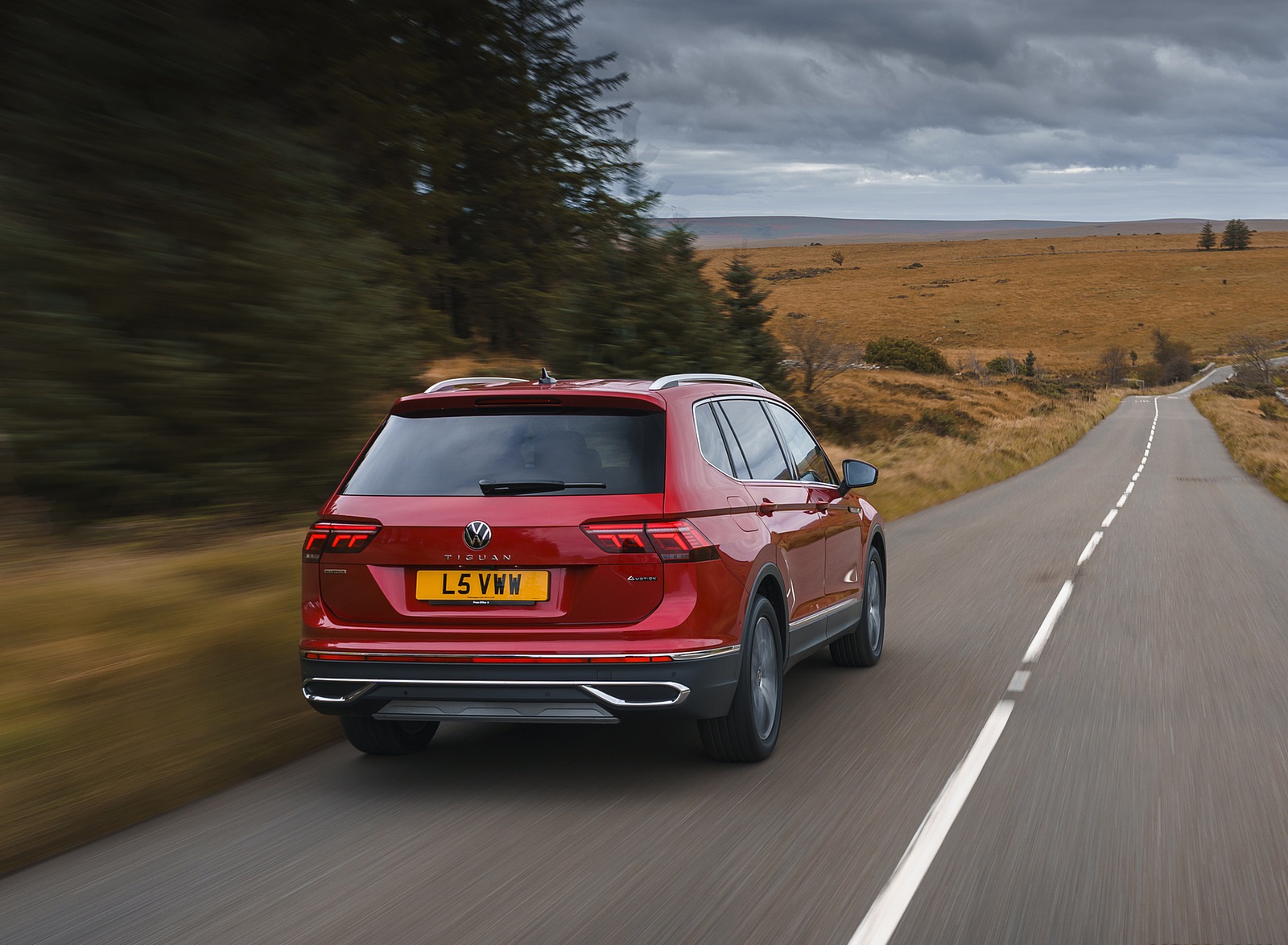 2022 Volkswagen Tiguan Allspace Elegance (UK-Spec) Rear Wallpapers (4)