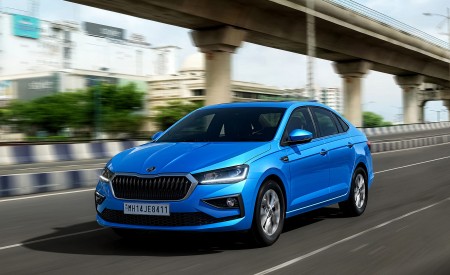 2022 Škoda Slavia Front Three-Quarter Wallpapers 450x275 (3)