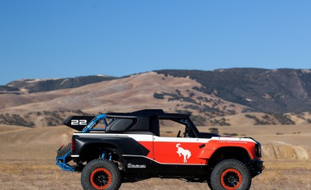 2023 Ford Bronco DR Side Wallpapers 450x275 (15)