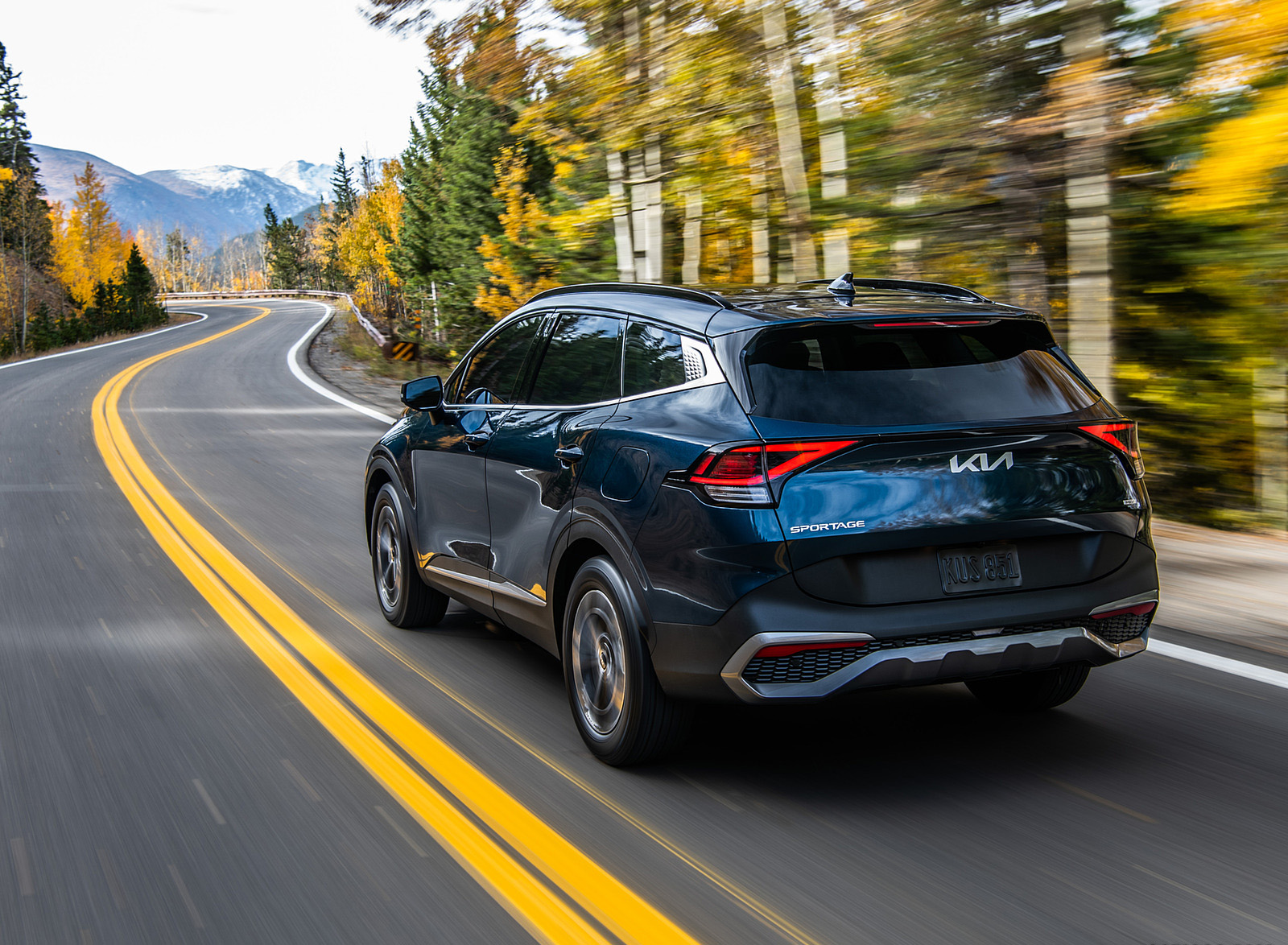 2023 Kia Sportage Hybrid Rear Three-Quarter Wallpapers (3)