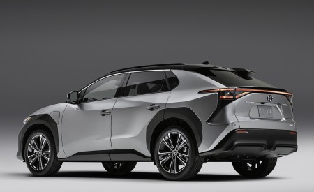 2023 Toyota bZ4X Limited (Color: Heavy Metal; US-Spec) Rear Three-Quarter Wallpapers 450x275 (12)