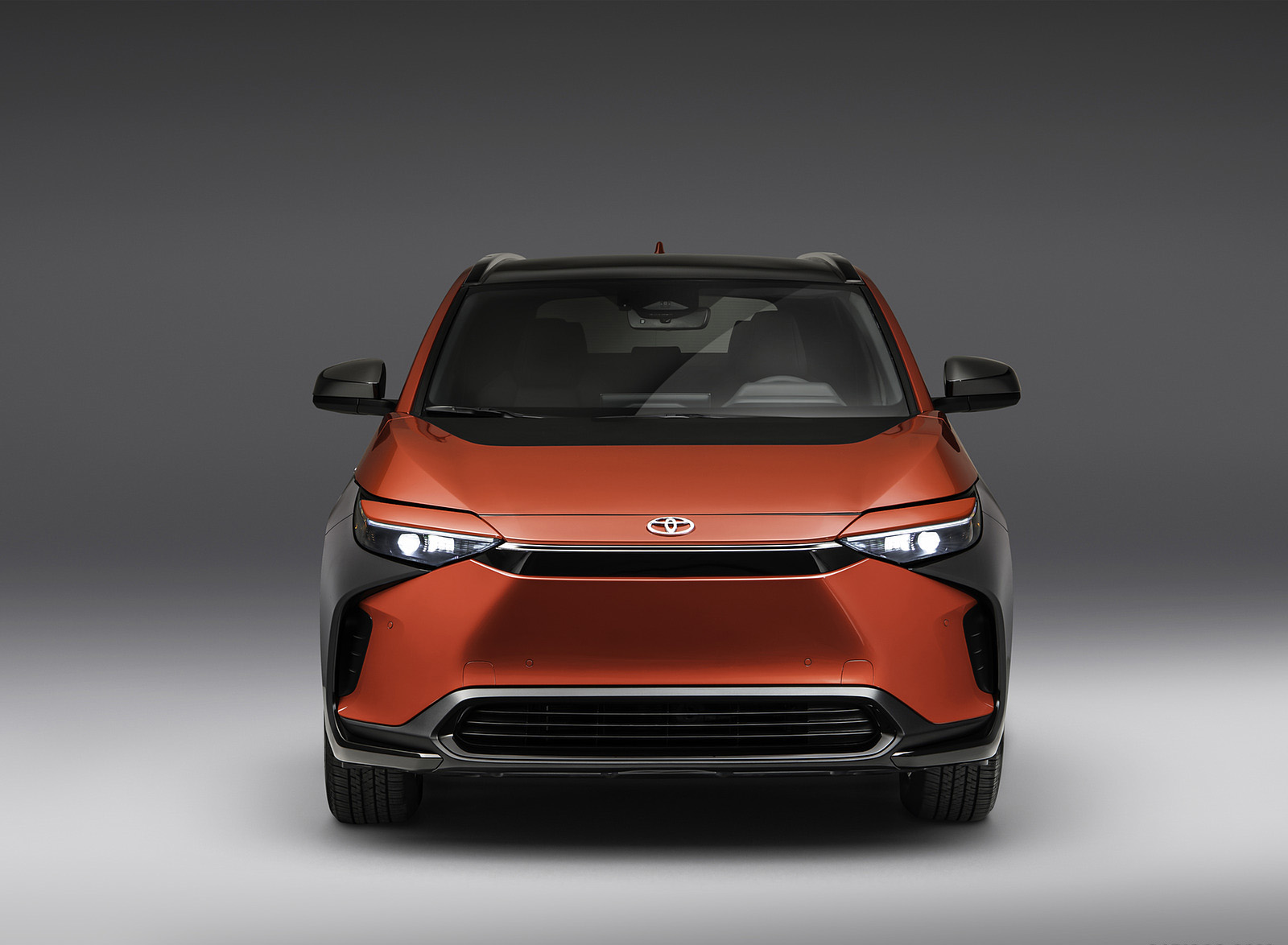 2023 Toyota bZ4X XLE (Color: Supersonic Red; US-Spec) Front Wallpapers (2)