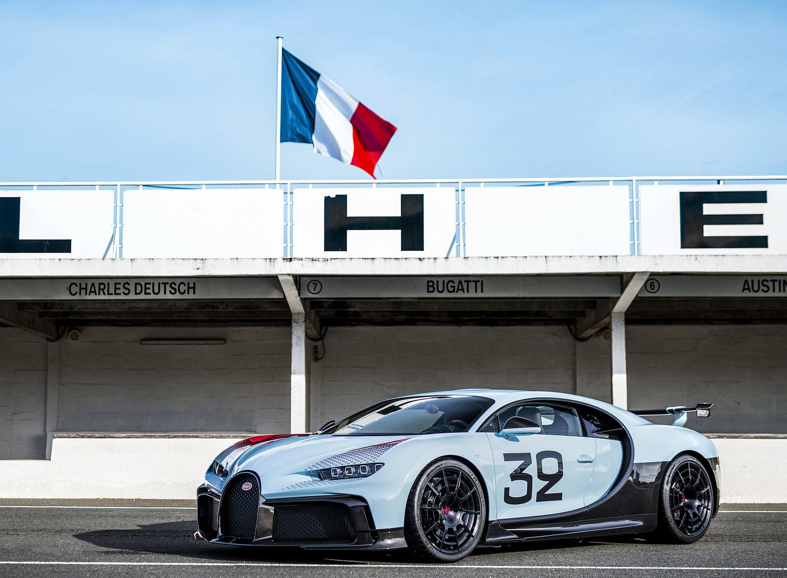2021 Bugatti Chiron Pur Sport Grand Prix Edition Front Three-Quarter Wallpapers (8)