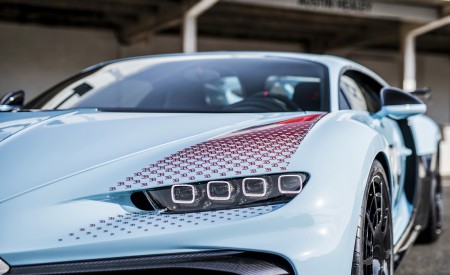 2021 Bugatti Chiron Pur Sport Grand Prix by BUGATTI Sur Mesure Headlight Wallpapers 450x275 (12)