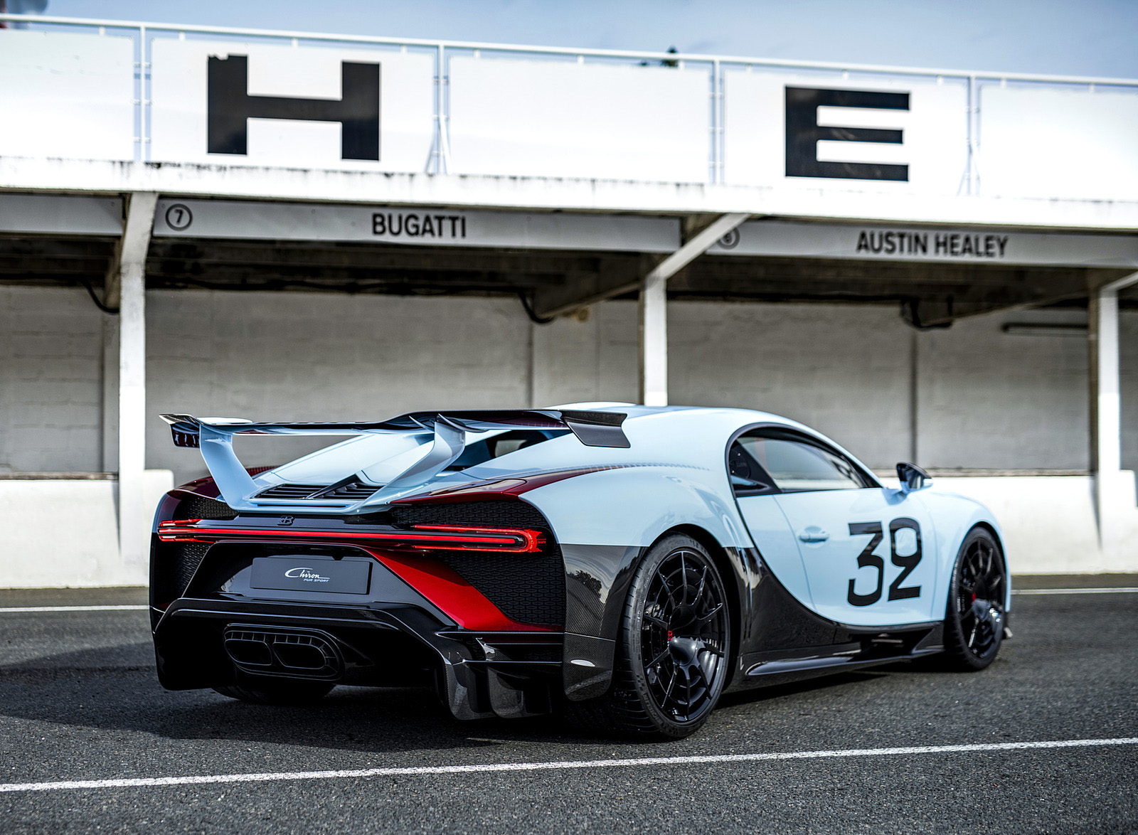 2021 Bugatti Chiron Pur Sport Grand Prix Edition Rear Three-Quarter Wallpapers (10)