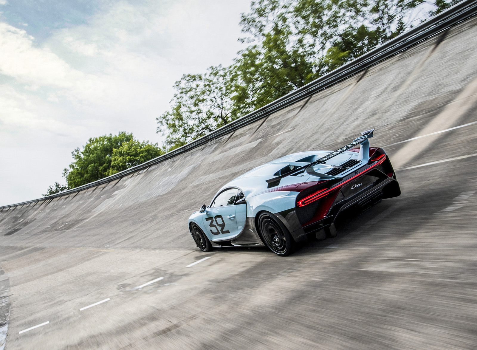 2021 Bugatti Chiron Pur Sport Grand Prix Edition Rear Three-Quarter Wallpapers (3)