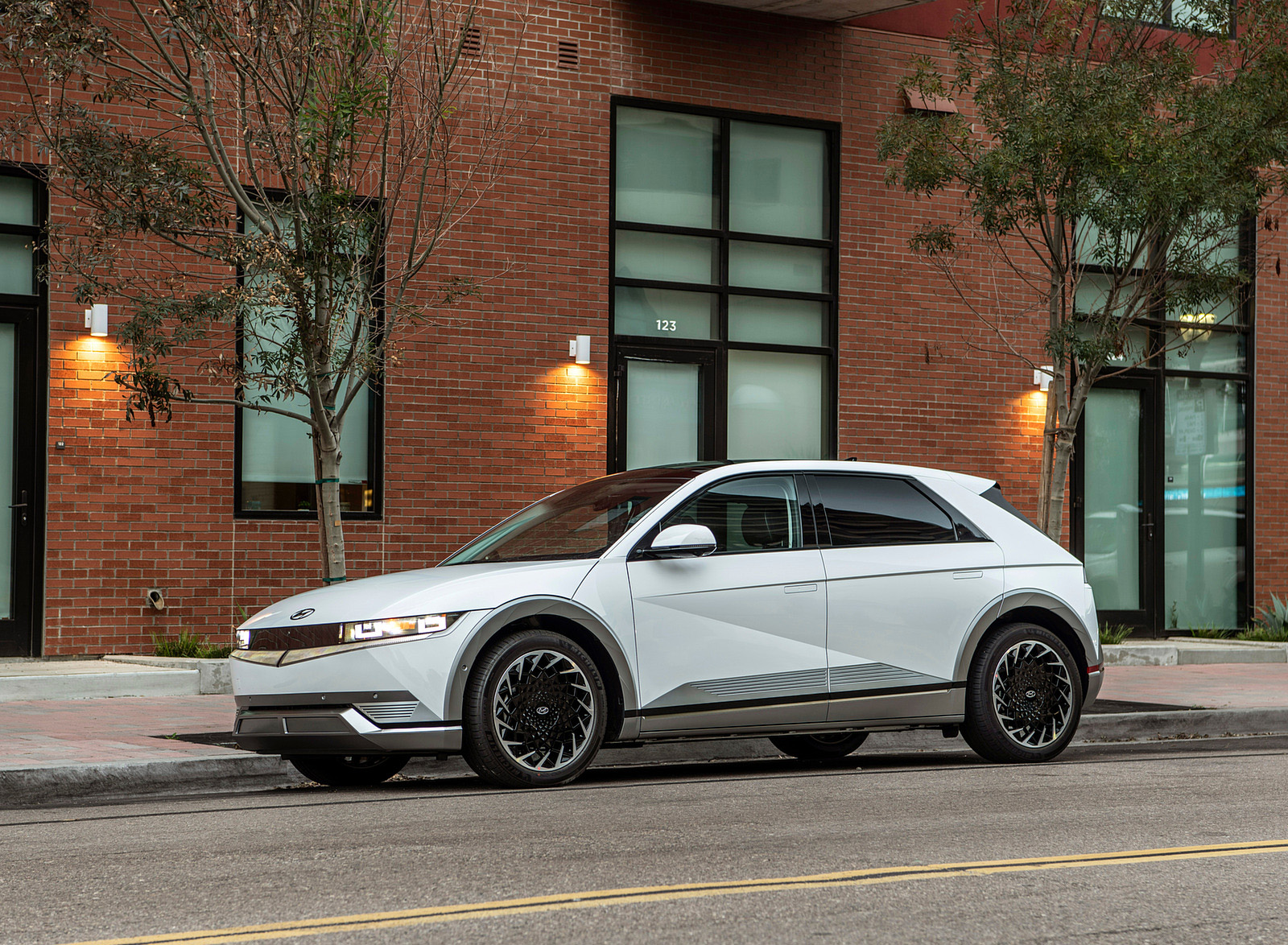 2022 Hyundai Ioniq 5 (US-Spec) Front Three-Quarter Wallpapers #41 of 84