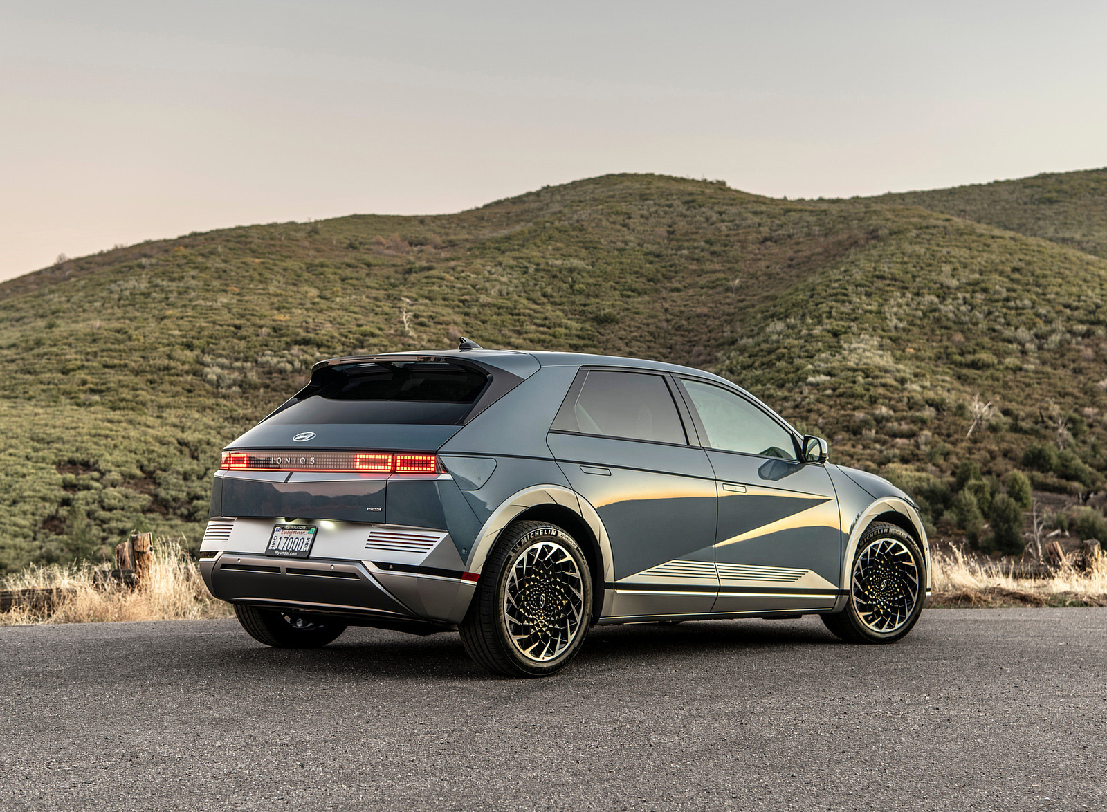 2022 Hyundai Ioniq 5 (US-Spec) Rear Three-Quarter Wallpapers (8)