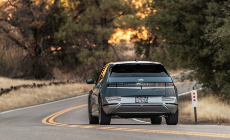2022 Hyundai Ioniq 5 (US-Spec) Rear Wallpapers 450x275 (4)