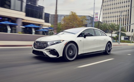 2022 Mercedes-AMG EQS 53 4MATIC+ (Color: Diamond White Bright) Front Three-Quarter Wallpapers 450x275 (51)