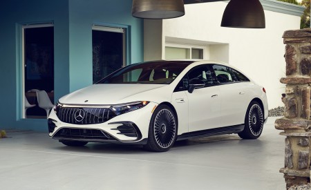 2022 Mercedes-AMG EQS 53 4MATIC+ (Color: Diamond White Bright) Front Three-Quarter Wallpapers 450x275 (62)