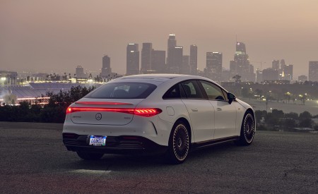 2022 Mercedes-AMG EQS 53 4MATIC+ (Color: Diamond White Bright) Rear Three-Quarter Wallpapers 450x275 (65)