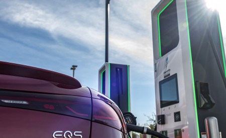 2022 Mercedes-AMG EQS 53 4MATIC+ (Color: Hyazinth Red Metallic) Charging Wallpapers 450x275 (40)