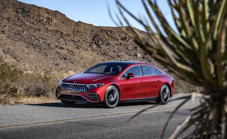 2022 Mercedes-AMG EQS 53 4MATIC+ (Color: Hyazinth Red Metallic) Front Three-Quarter Wallpapers 450x275 (21)