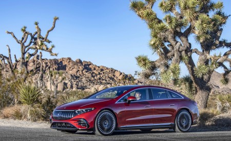 2022 Mercedes-AMG EQS 53 4MATIC+ (Color: Hyazinth Red Metallic) Front Three-Quarter Wallpapers 450x275 (24)
