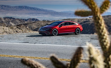 2022 Mercedes-AMG EQS 53 4MATIC+ (Color: Hyazinth Red Metallic) Front Three-Quarter Wallpapers 450x275 (22)