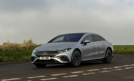 2022 Mercedes-Benz EQS 450+ AMG Line (UK-Spec) Front Three-Quarter Wallpapers 450x275 (14)