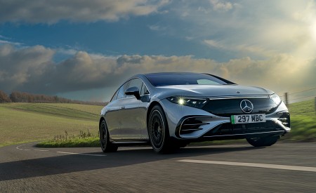 2022 Mercedes-Benz EQS 450+ AMG Line (UK-Spec) Front Three-Quarter Wallpapers 450x275 (2)