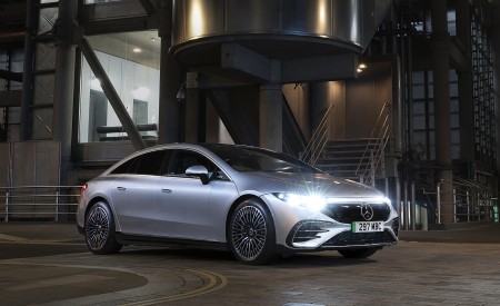 2022 Mercedes-Benz EQS 450+ AMG Line (UK-Spec) Front Three-Quarter Wallpapers 450x275 (18)