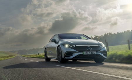 2022 Mercedes-Benz EQS 450+ AMG Line (UK-Spec) Front Wallpapers 450x275 (8)