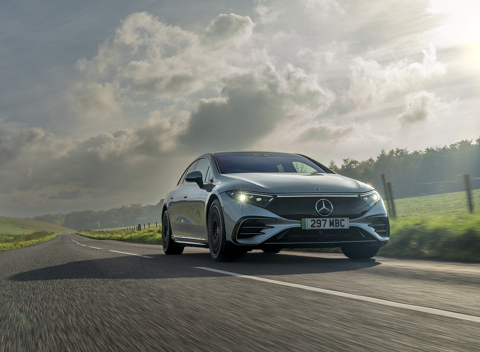 2022 Mercedes-Benz EQS 450+ AMG Line (UK-Spec) Front Wallpapers (8)