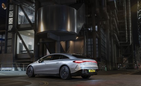 2022 Mercedes-Benz EQS 450+ AMG Line (UK-Spec) Rear Three-Quarter Wallpapers 450x275 (21)