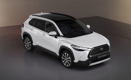 2022 Toyota Corolla Cross Hybrid (Euro-Spec) Front Three-Quarter Wallpapers 450x275 (5)
