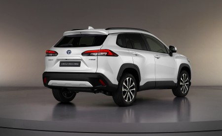 2022 Toyota Corolla Cross Hybrid (Euro-Spec) Rear Three-Quarter Wallpapers 450x275 (6)