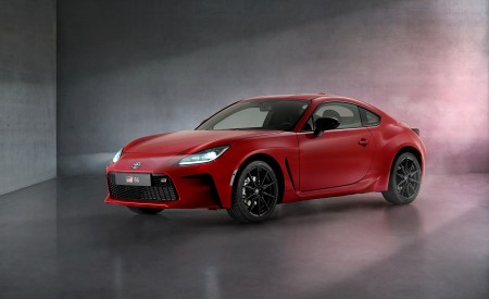 2022 Toyota GR86 (Euro-Spec) Front Three-Quarter Wallpapers 450x275 (3)