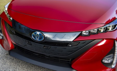 2022 Toyota Prius Prime Badge Wallpapers 450x275 (12)