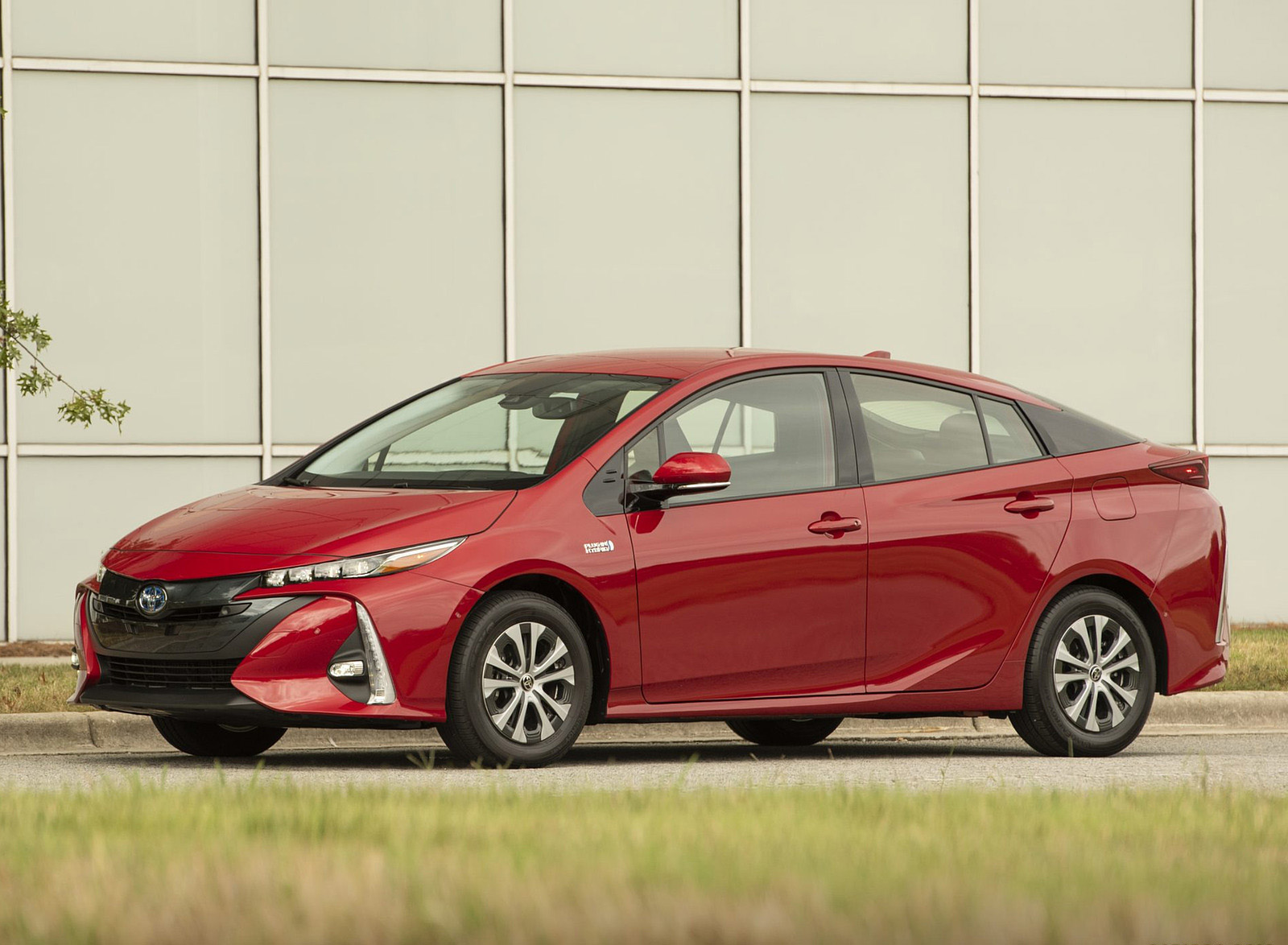 2022 Toyota Prius Prime Front Three-Quarter Wallpapers #4 of 40