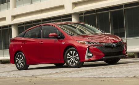 2022 Toyota Prius Prime Front Three-Quarter Wallpapers 450x275 (3)