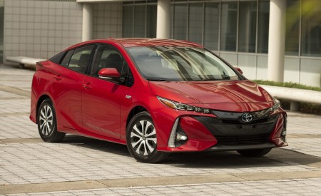 2022 Toyota Prius Prime Front Three-Quarter Wallpapers 450x275 (7)