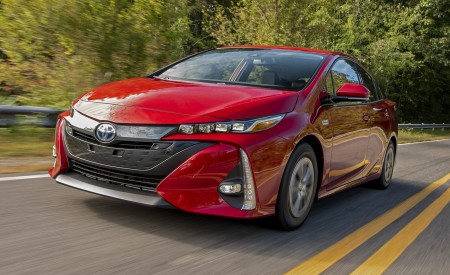 2022 Toyota Prius Prime Front Three-Quarter Wallpapers 450x275 (2)