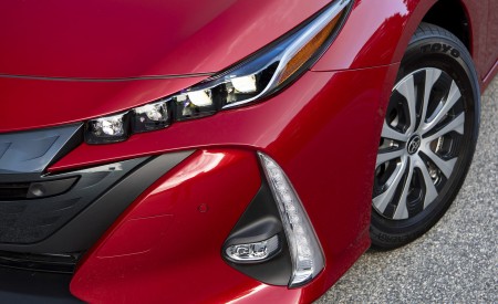 2022 Toyota Prius Prime Headlight Wallpapers 450x275 (14)