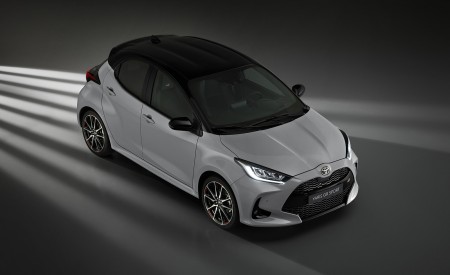 2022 Toyota Yaris GR SPORT Front Three-Quarter Wallpapers 450x275 (3)