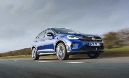 2022 Volkswagen Taigo (UK-Spec) Front Three-Quarter Wallpapers 450x275 (36)