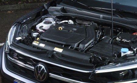2022 Volkswagen Taigo (UK-Spec) R-Line Engine Wallpapers 450x275 (27)