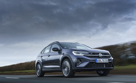 2022 Volkswagen Taigo (UK-Spec) R-Line Front Three-Quarter Wallpapers 450x275 (5)