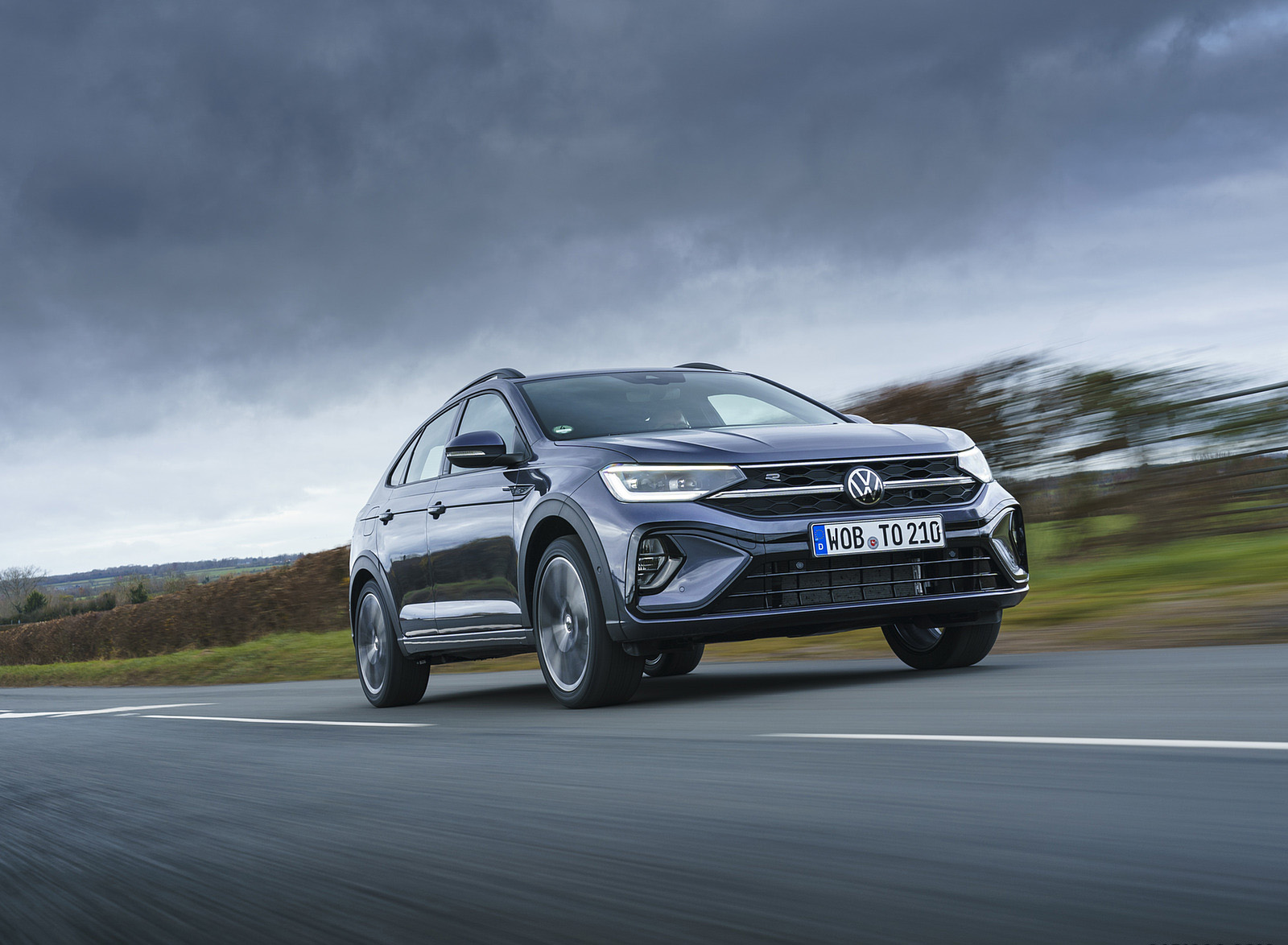 2022 Volkswagen Taigo R-Line (UK-Spec) Front Three-Quarter Wallpapers (3)