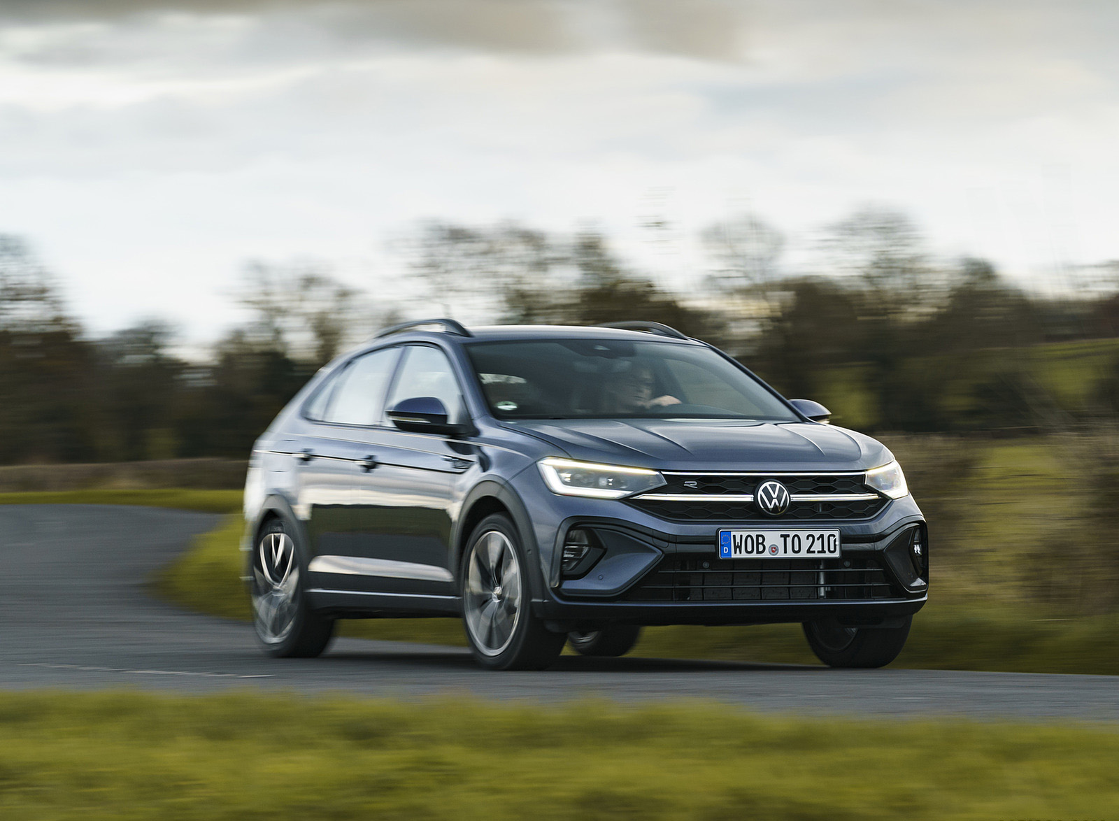 2022 Volkswagen Taigo (UK-Spec) R-Line Front Three-Quarter Wallpapers (12)