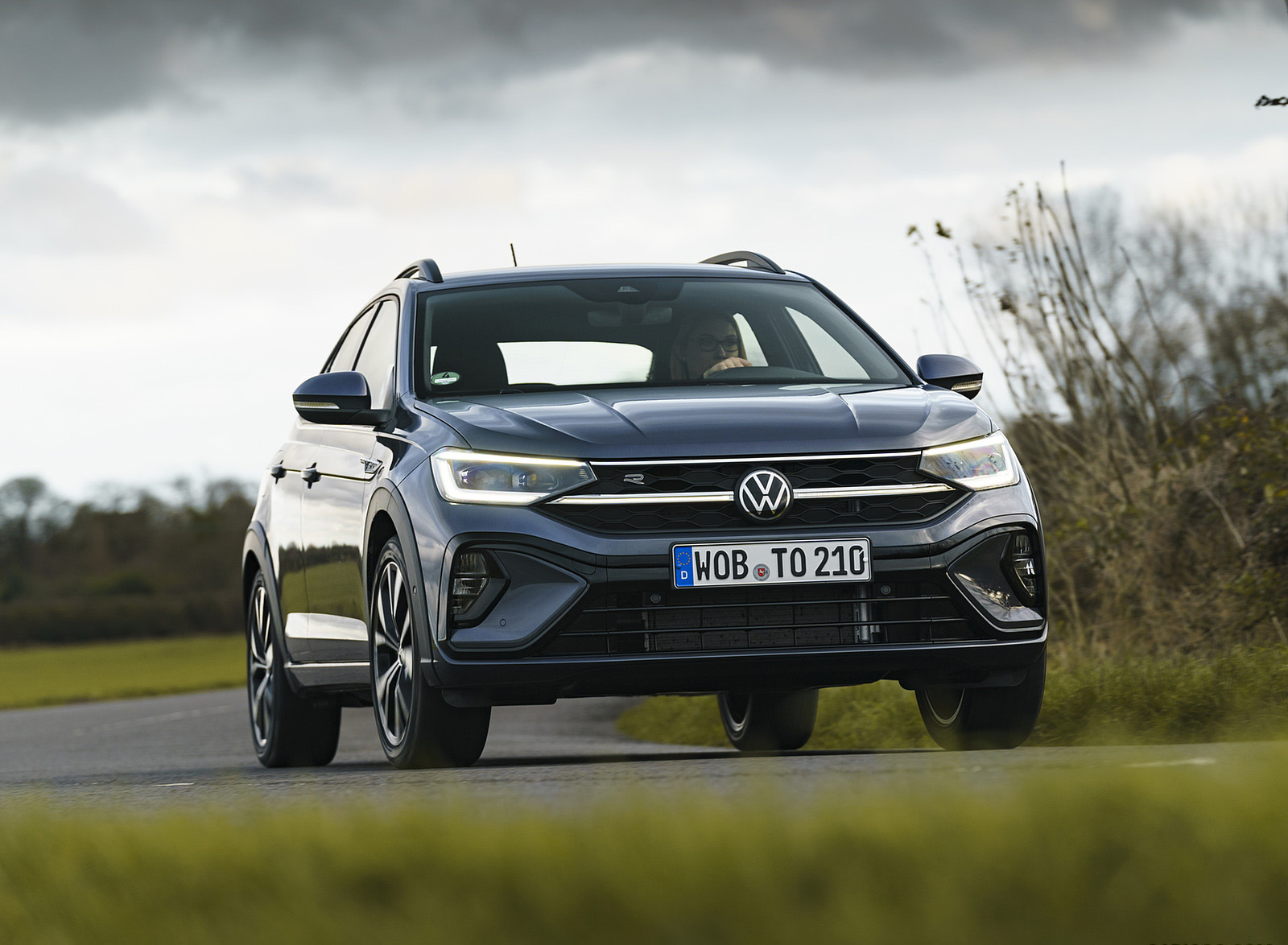 2022 Volkswagen Taigo R-Line (UK-Spec) Front Wallpapers (7)