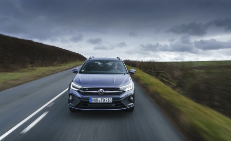 2022 Volkswagen Taigo (UK-Spec) R-Line Front Wallpapers 450x275 (8)
