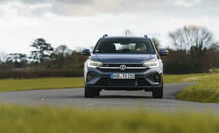 2022 Volkswagen Taigo (UK-Spec) R-Line Front Wallpapers 450x275 (13)