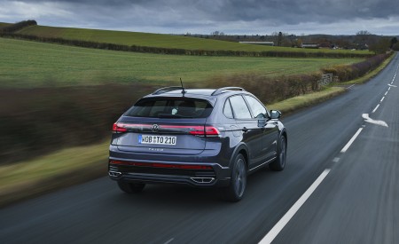 2022 Volkswagen Taigo (UK-Spec) R-Line Rear Three-Quarter Wallpapers 450x275 (10)
