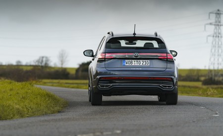 2022 Volkswagen Taigo (UK-Spec) R-Line Rear Wallpapers 450x275 (14)