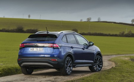 2022 Volkswagen Taigo (UK-Spec) Rear Three-Quarter Wallpapers 450x275 (50)