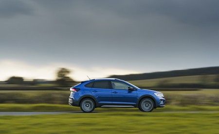 2022 Volkswagen Taigo (UK-Spec) Side Wallpapers 450x275 (47)